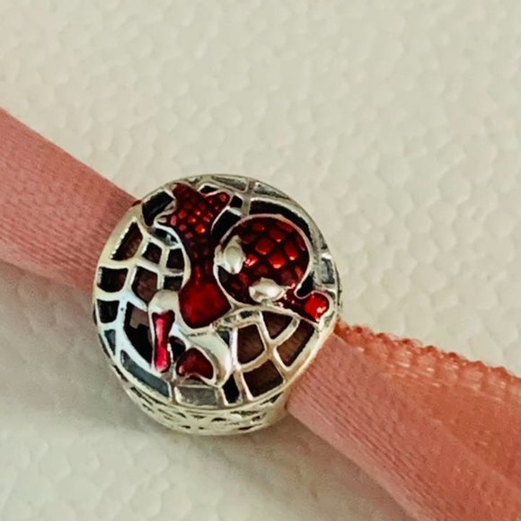 Pandora Marvel Spider-Man Soaring City Charm Pendant - Picture 2 of 7